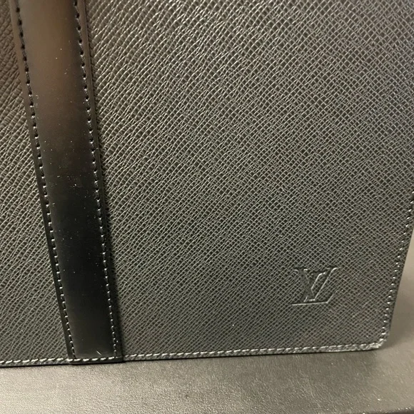 Louis Vuitton mens office bag. Slight Wear but in very good condition.